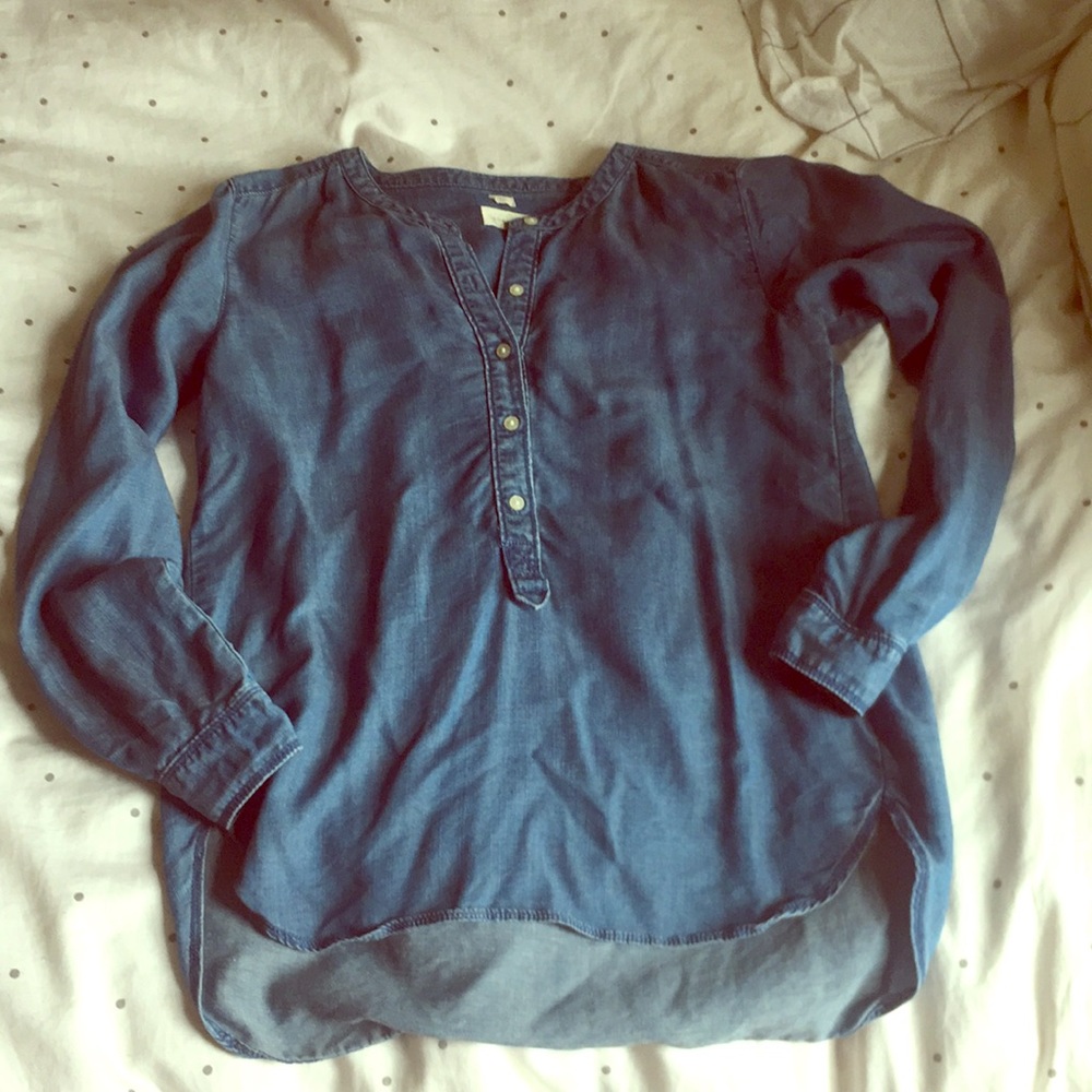 Loft XS softened chambray top